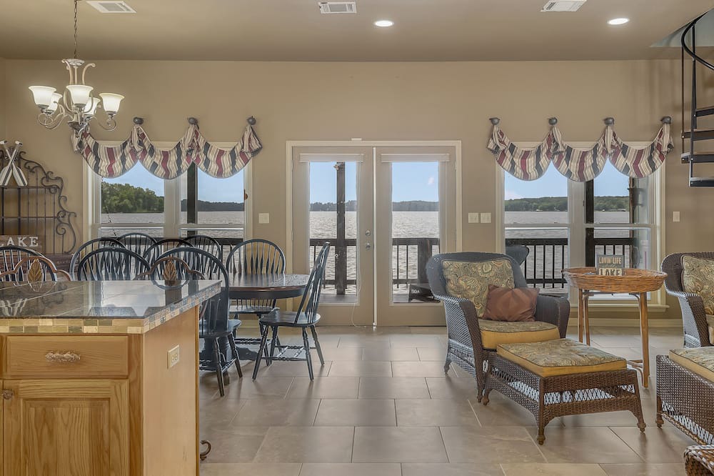 Photo of Livingroom in Homer
