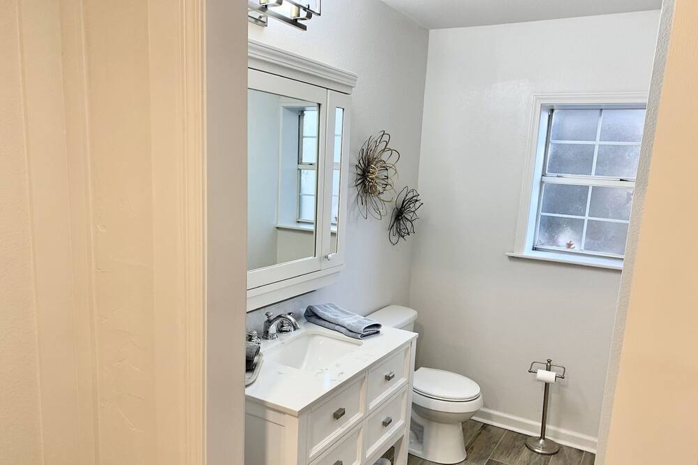 Photo of Bathroom in Rockwell