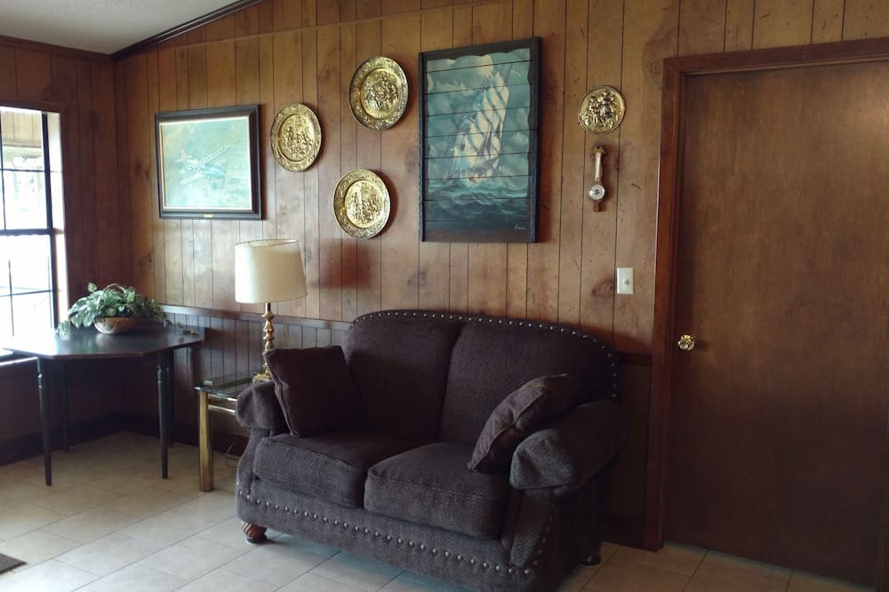Photo of Livingroom in Homer