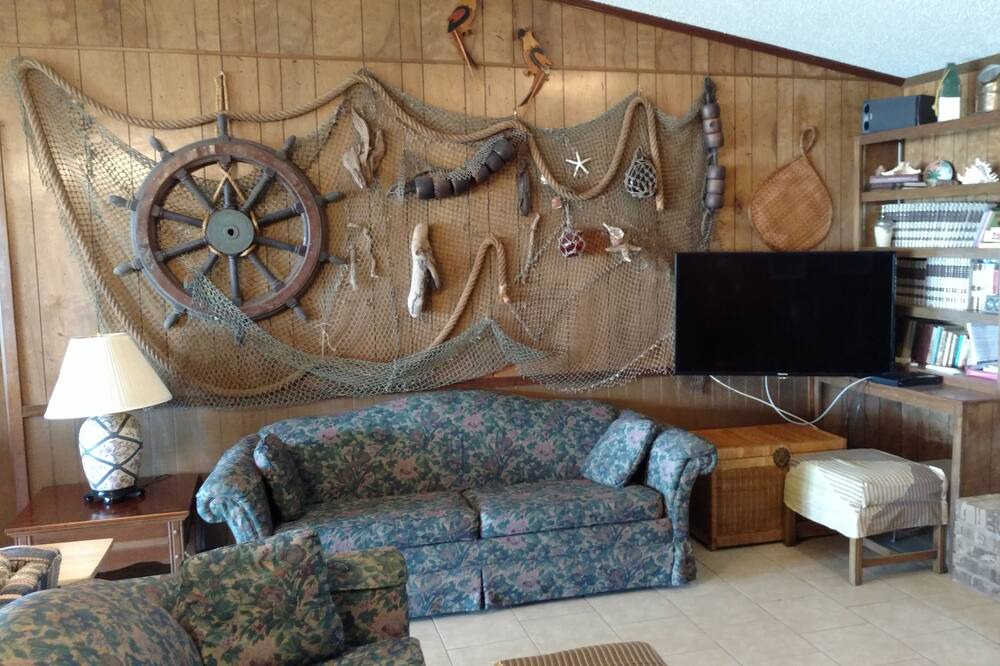 Photo of Livingroom in Homer