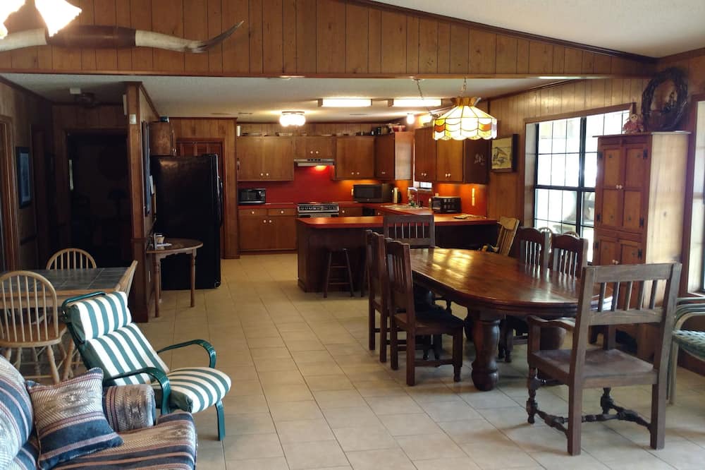 Photo of Livingroom in Homer