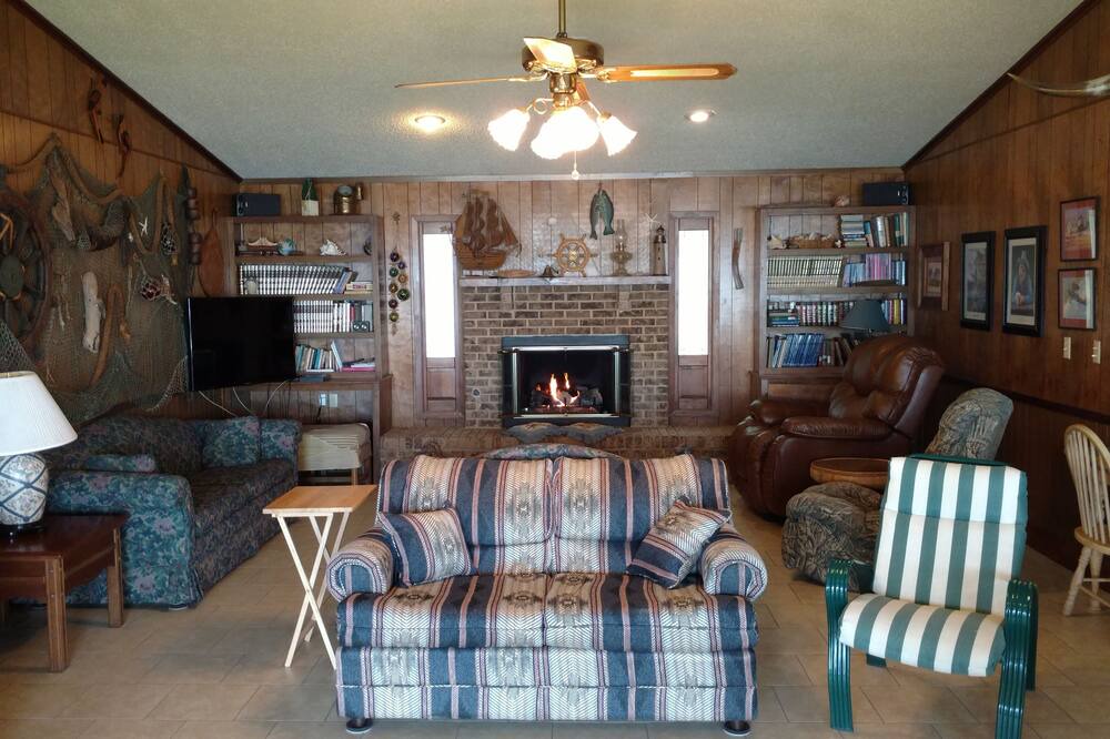 Photo of Livingroom in Homer