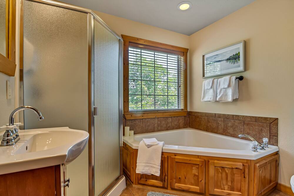 Photo of Bathroom in Reeds Spring