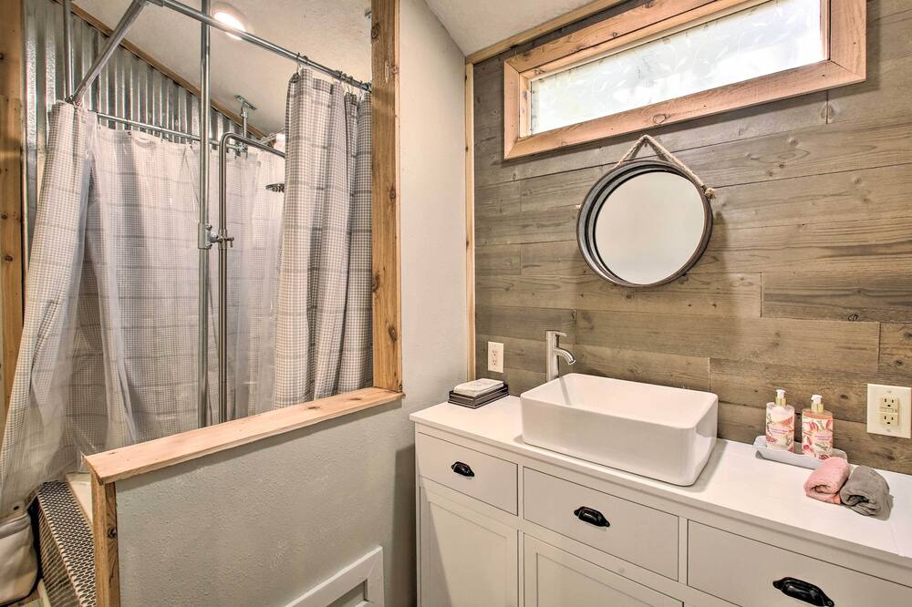 Photo of Bathroom in Hot Springs Village