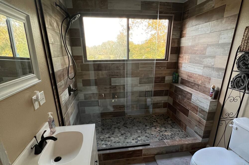 Photo of Bathroom in Mount Ida