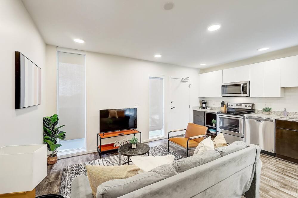 Photo of Livingroom in Hillsboro West End