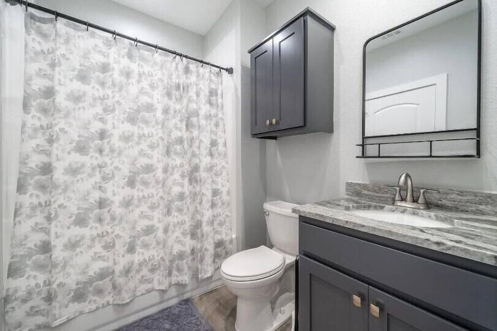 Photo of Bathroom in Glenwood