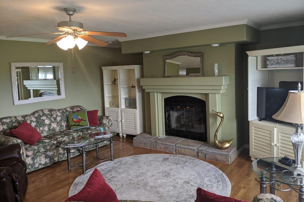 Photo of Livingroom in Omaha