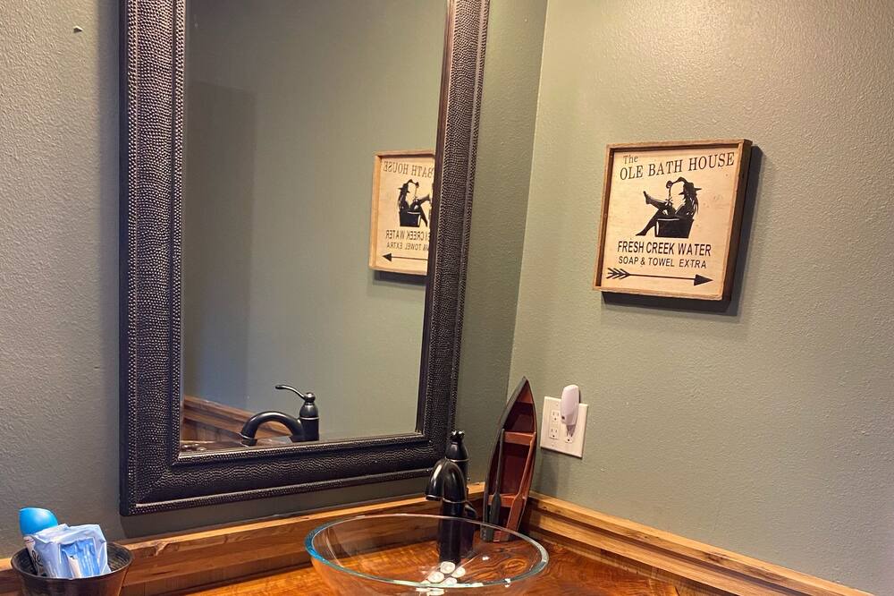 Photo of Bathroom in Glenwood