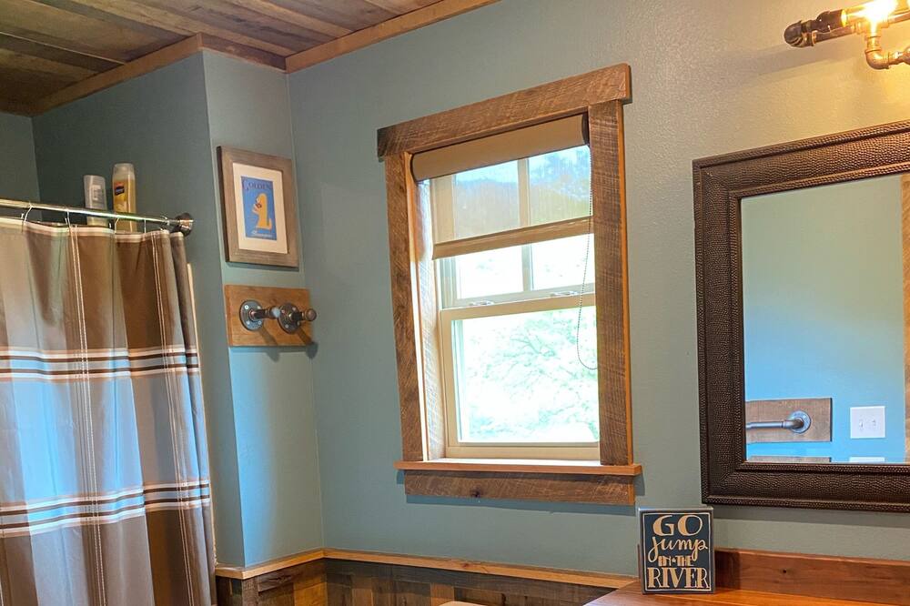 Photo of Bathroom in Glenwood