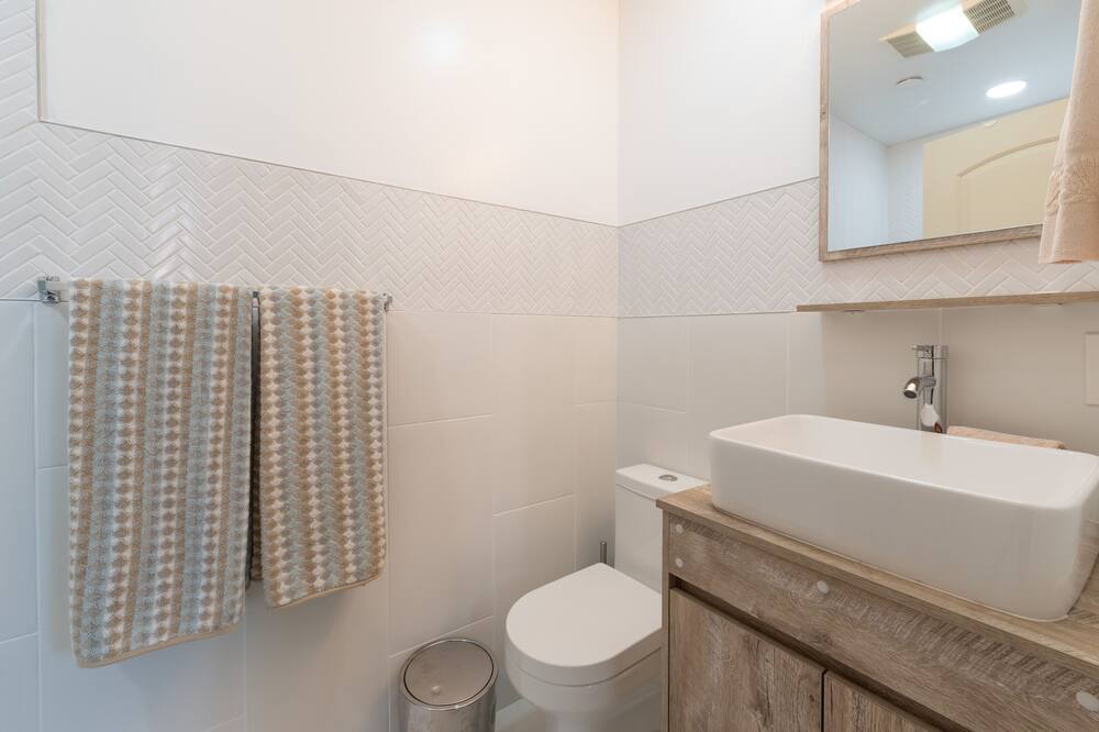 Photo of Bathroom in Union City
