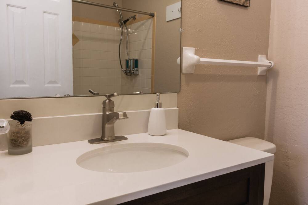 Photo of Bathroom in Union City