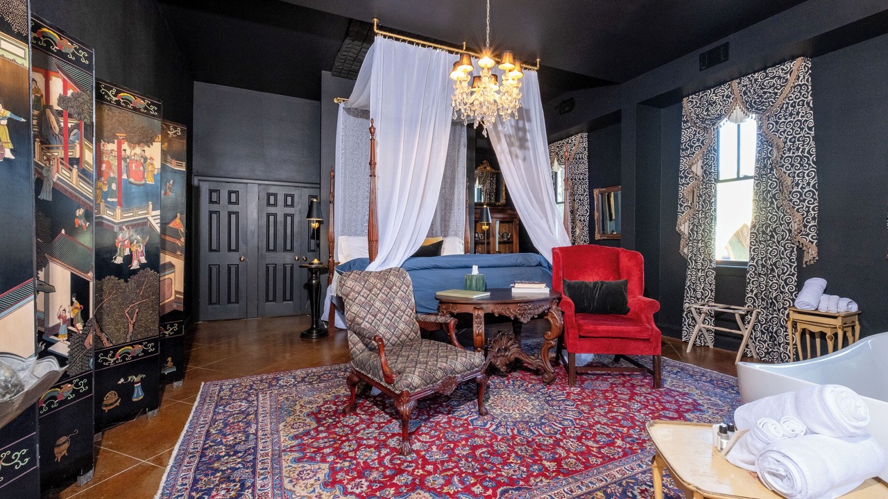 Photo of Livingroom in East of Broadway