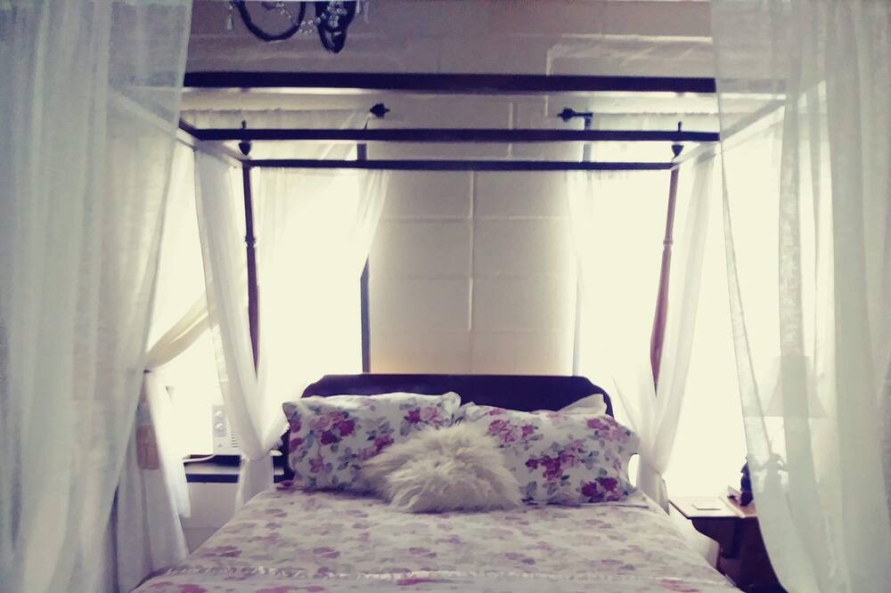 Photo of Bedroom in Winslow