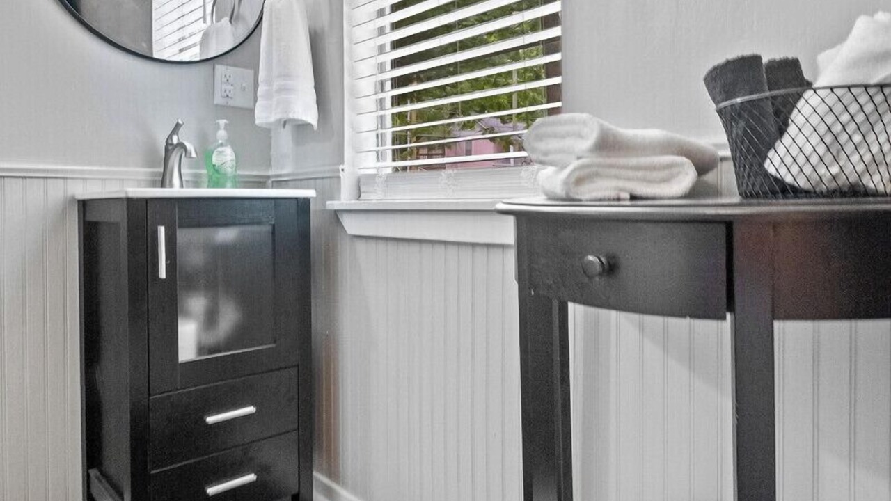 Photo of Bathroom in Eureka Springs Historic District