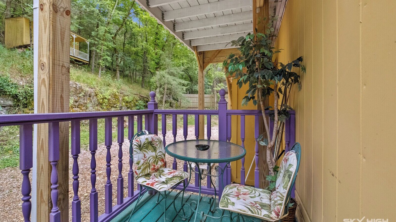 Photo of Bedroom in Eureka Springs Historic District