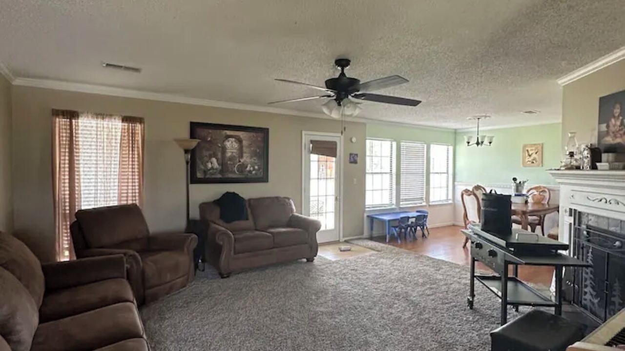 Photo of Livingroom in Brushy