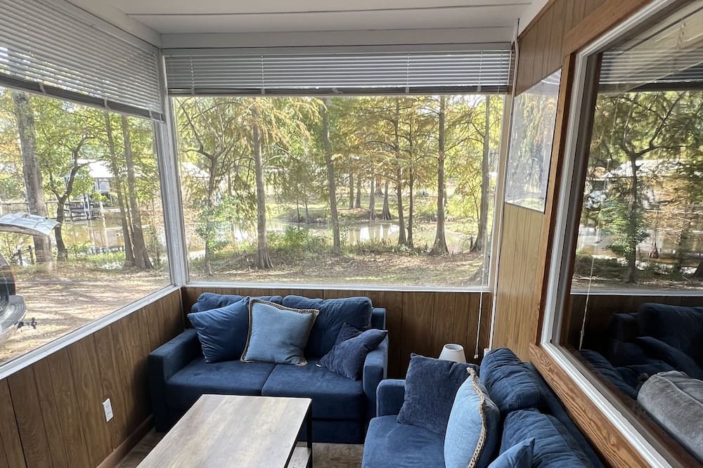 Photo of Livingroom in Bernice