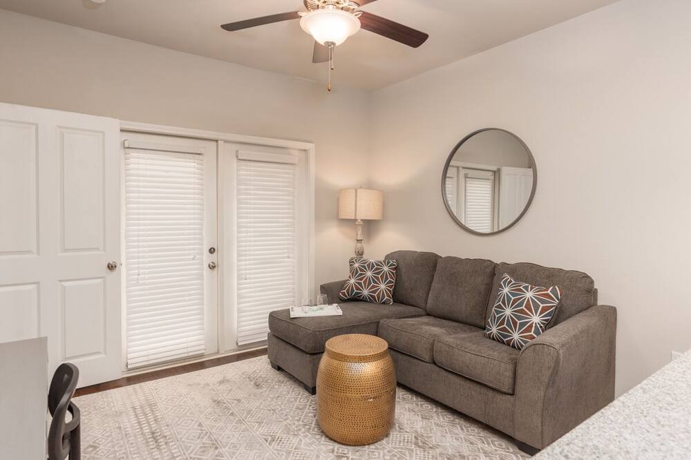 Photo of Livingroom in Starkville