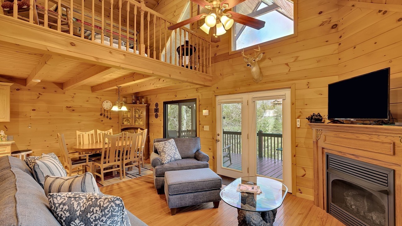 Photo of Livingroom in Laurel Lakes