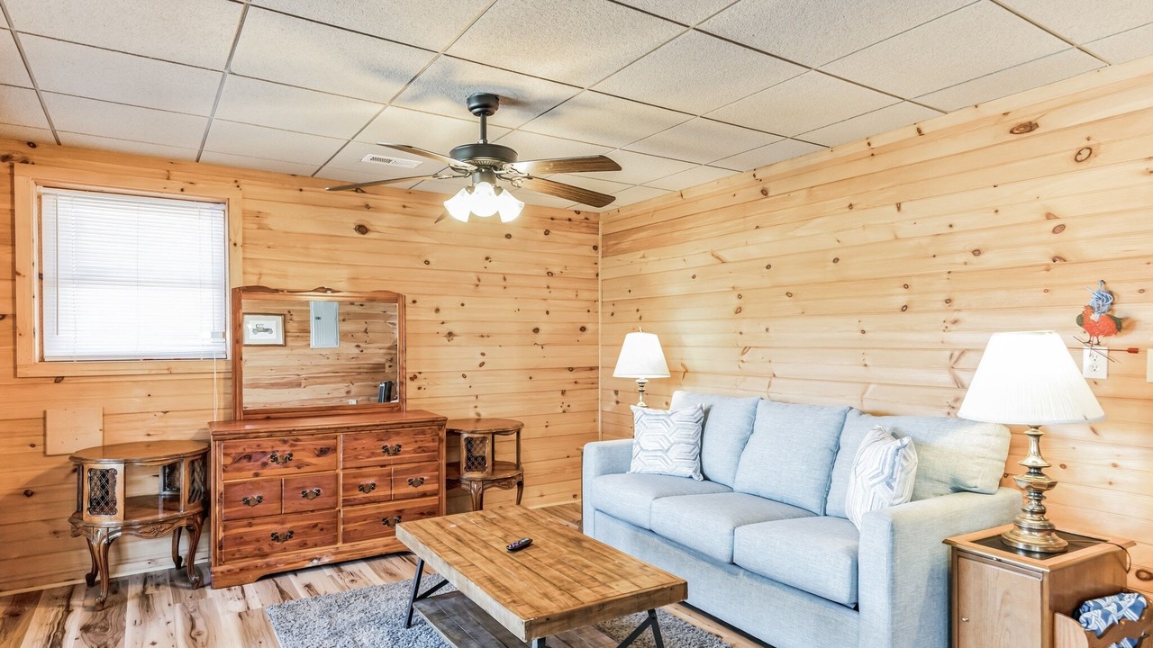 Photo of Livingroom in Laurel Lakes