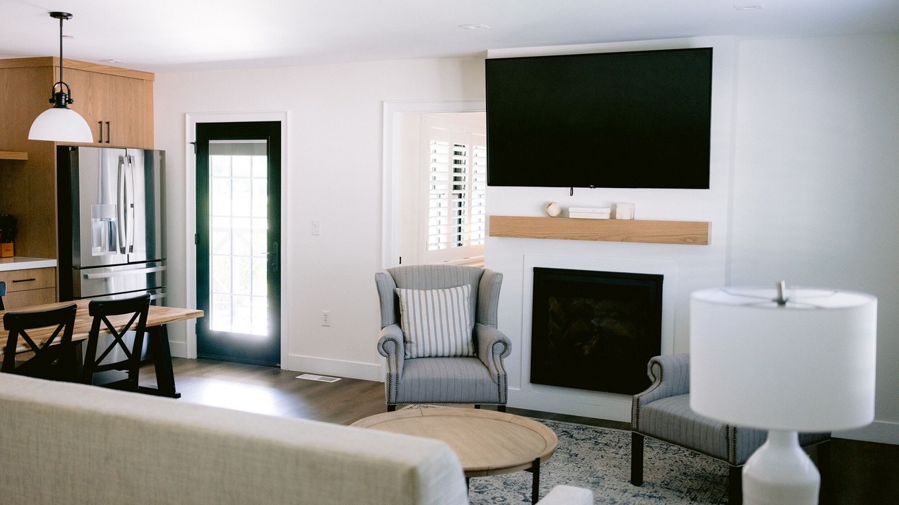 Photo of Livingroom in Midway
