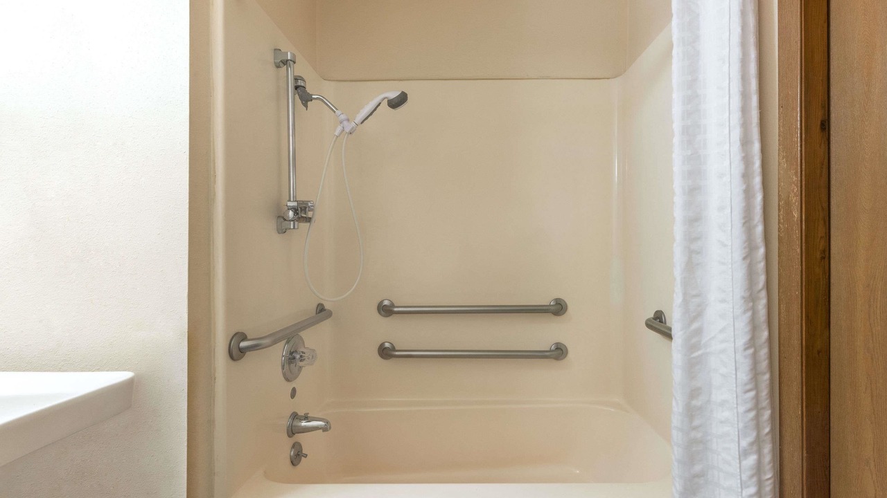 Photo of Bathroom in Poplar Bluff