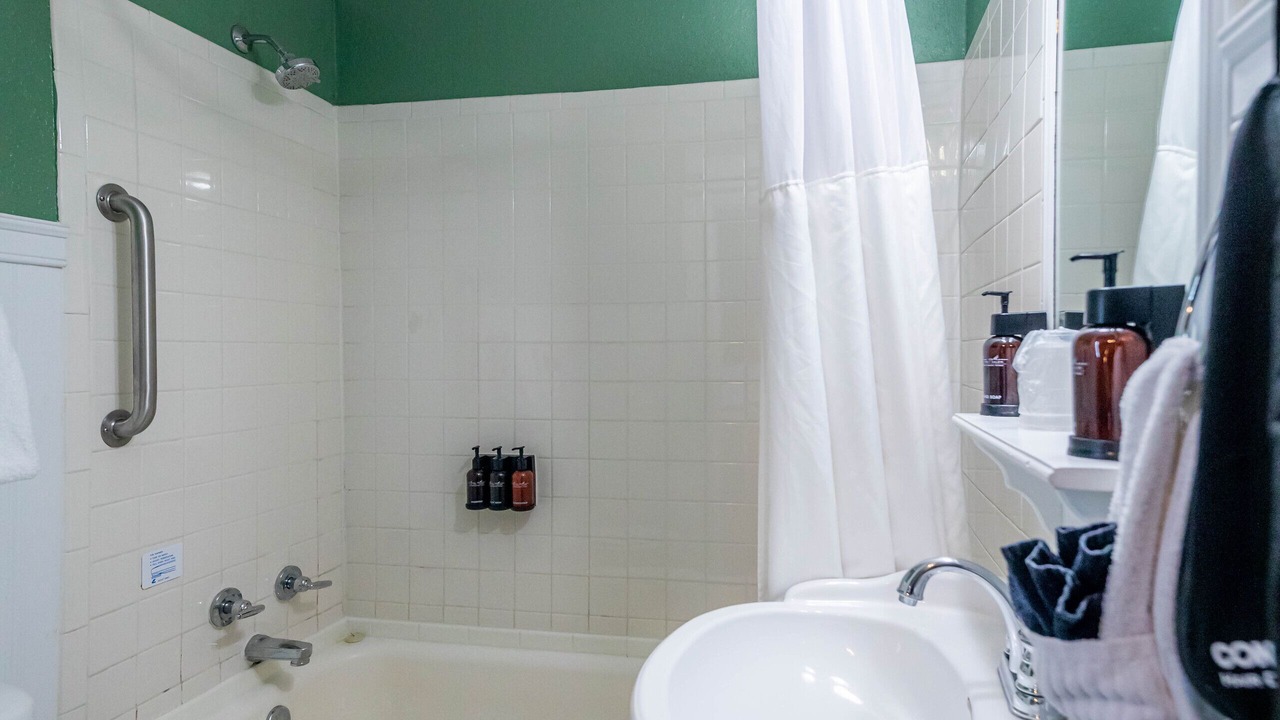 Photo of Bathroom in Eureka Springs Historic District