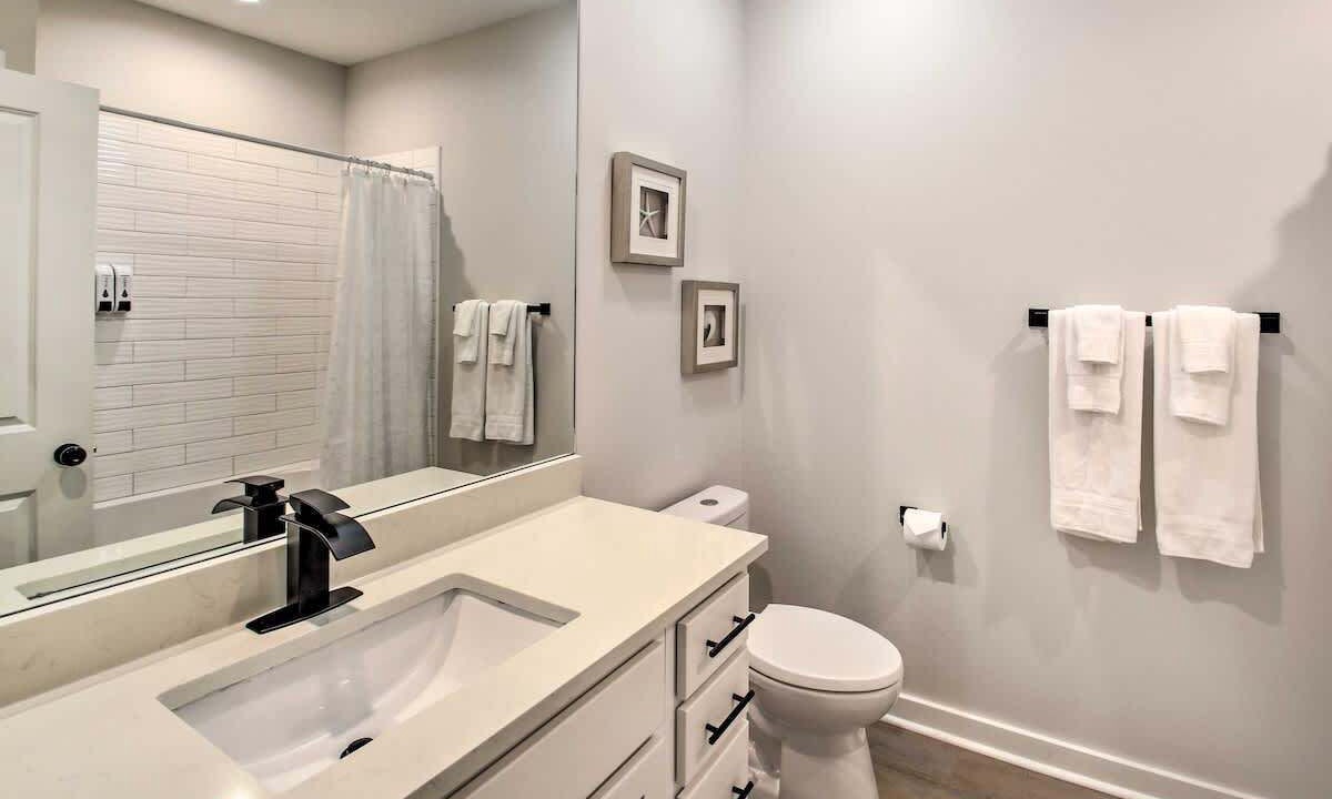 Photo of Bathroom in Lake Hamilton