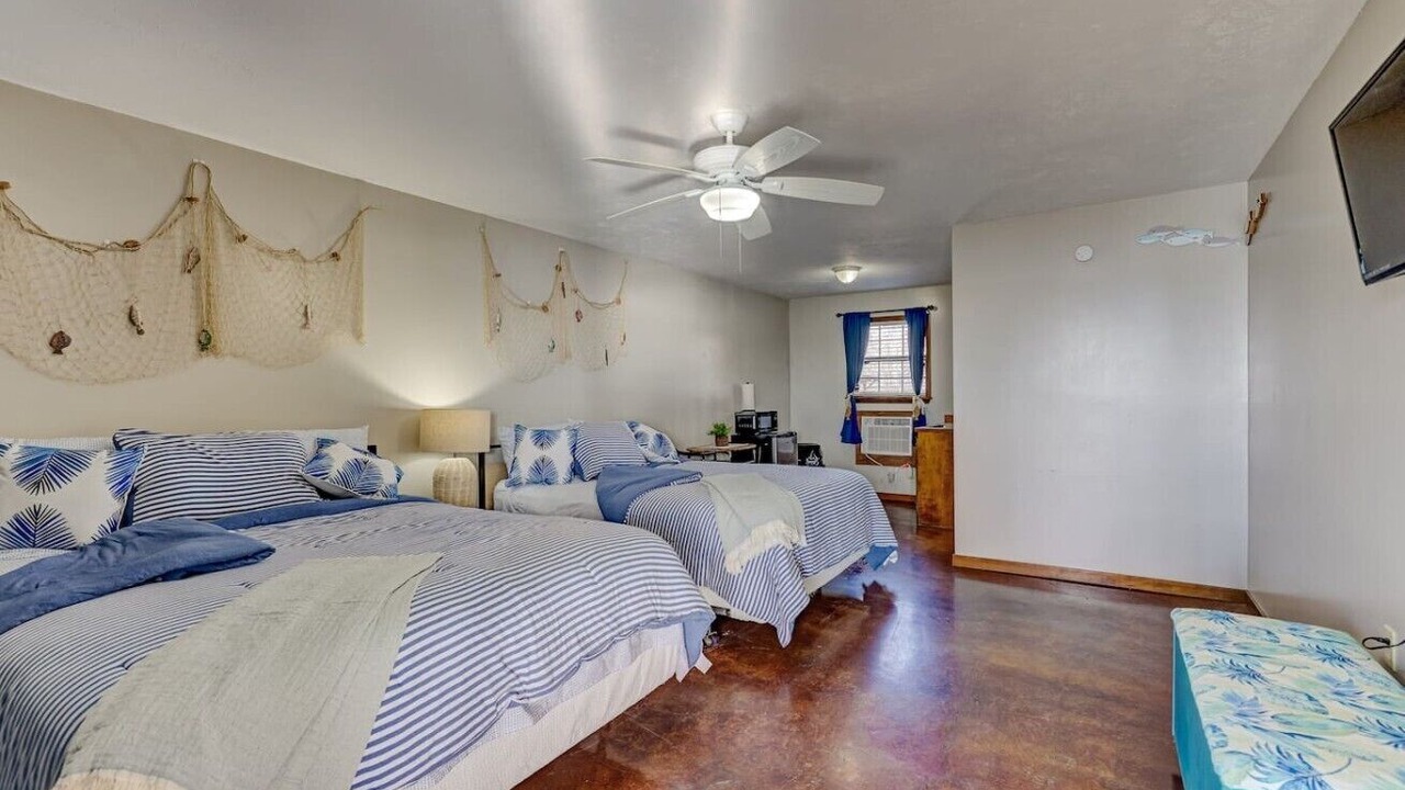 Photo of Bedroom in Redwood