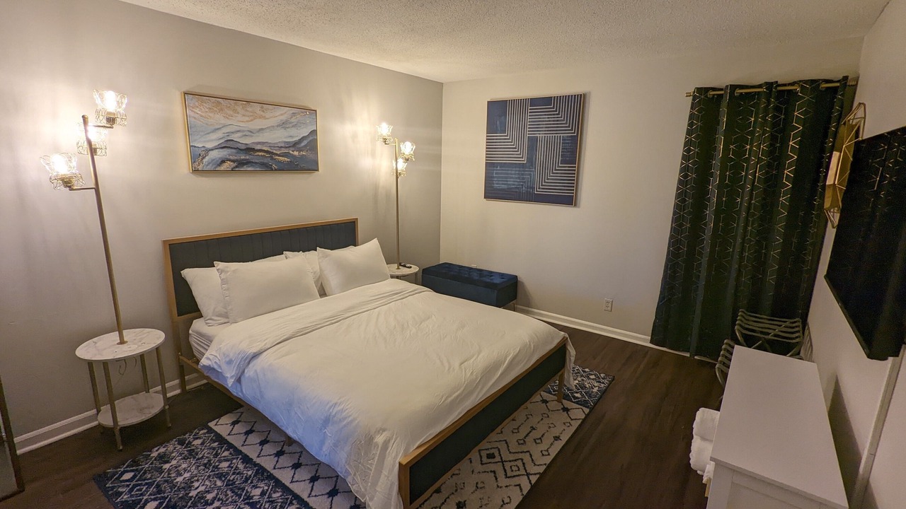 Photo of Bedroom in Midtown
