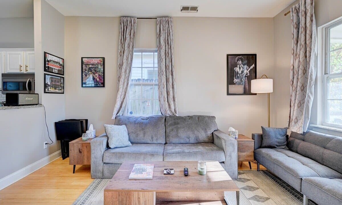 Photo of Livingroom in Cooper-Young Historic District