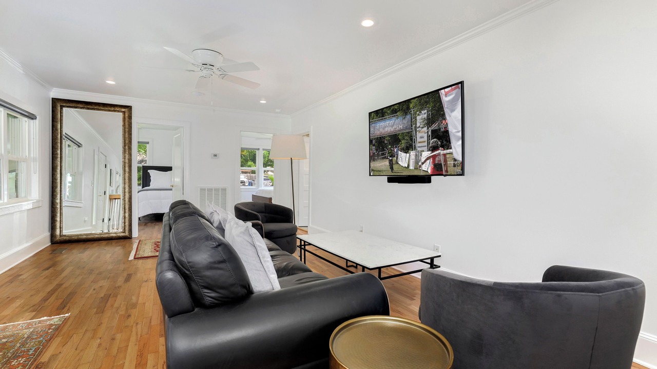 Photo of Livingroom in Downtown