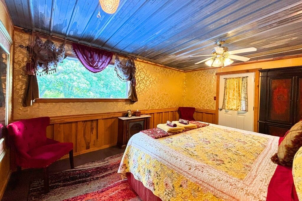 Photo of Bedroom in Zion