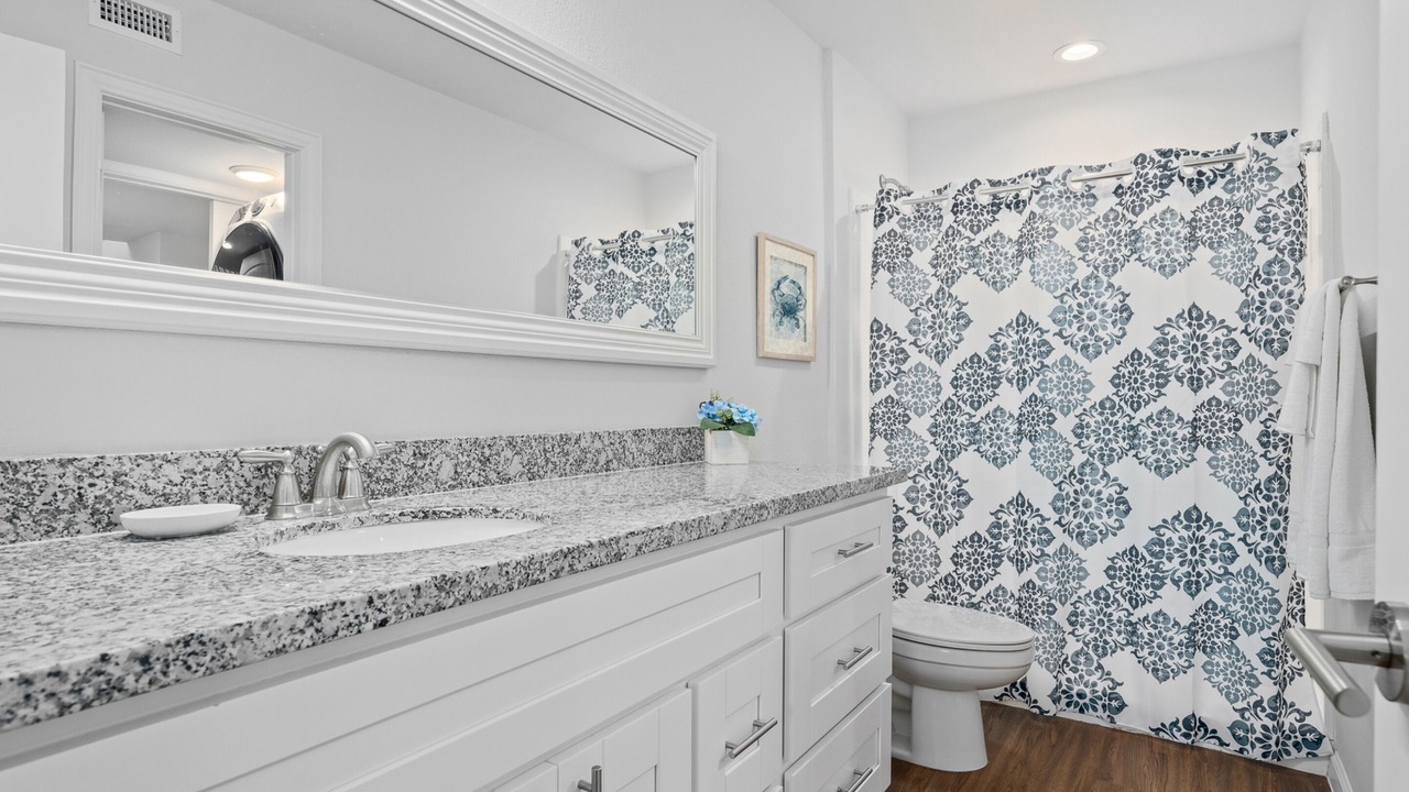 Photo of Bathroom in Harbor Oaks