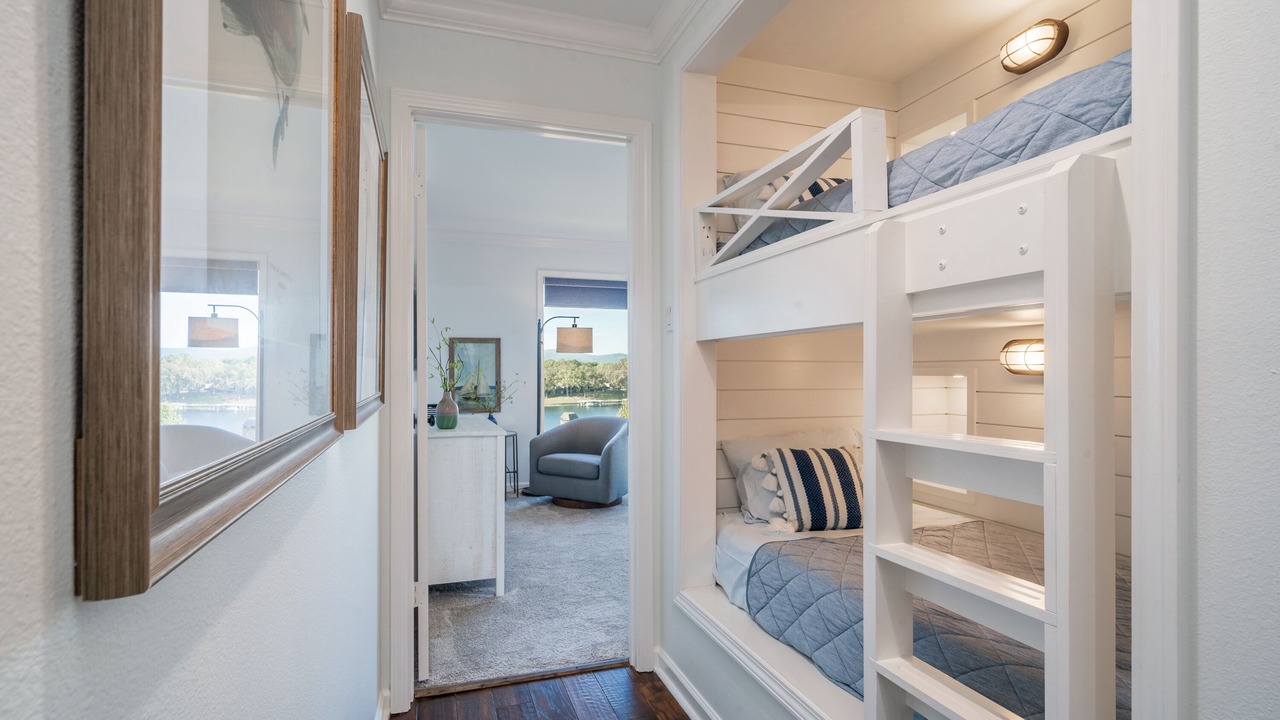 Photo of Bedroom in Lake Hamilton