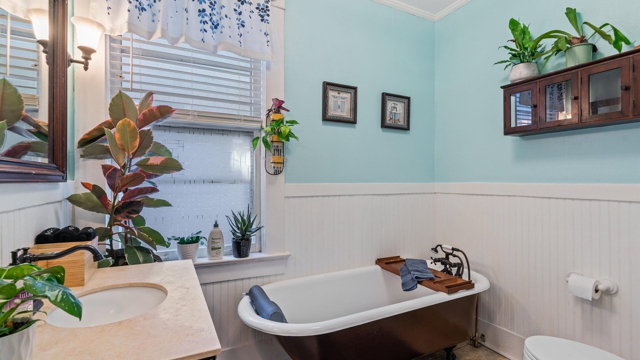 Photo of Bathroom in Cooper-Young Historic District