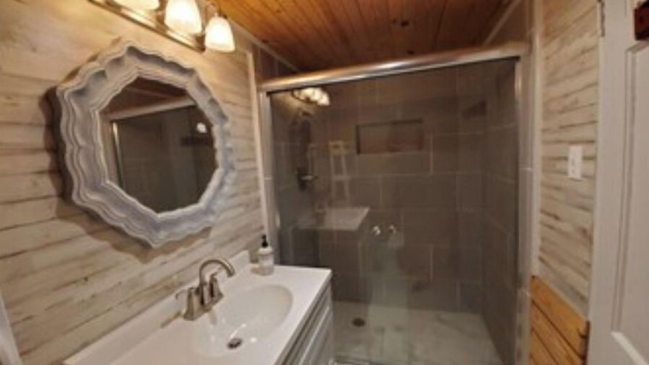 Photo of Bathroom in Mount Ida