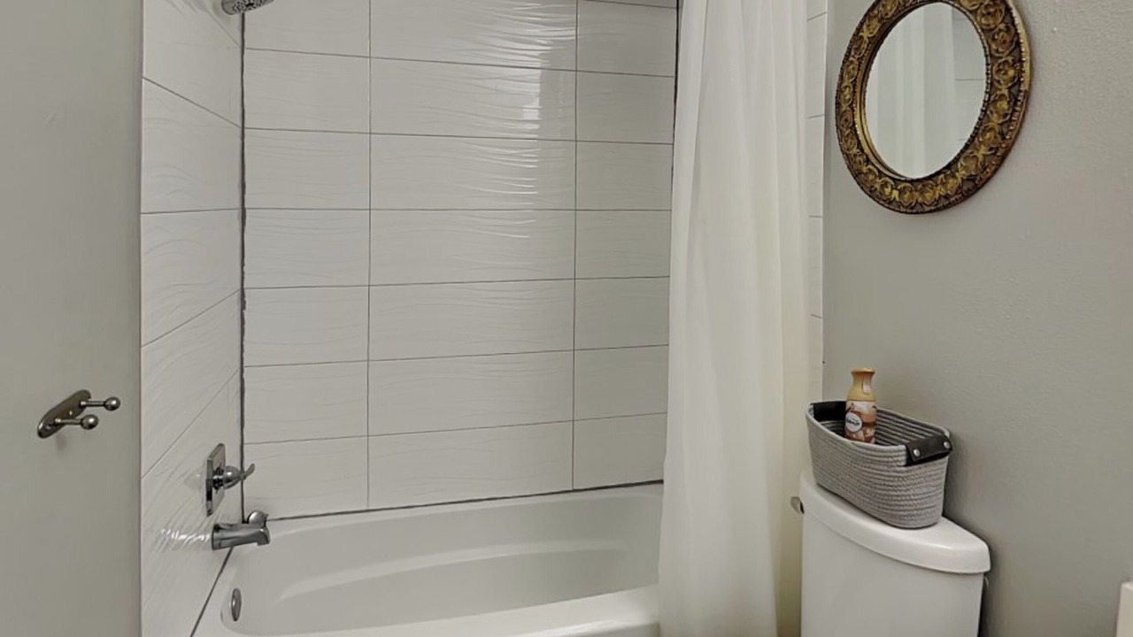 Photo of Bathroom in Harbor Oaks
