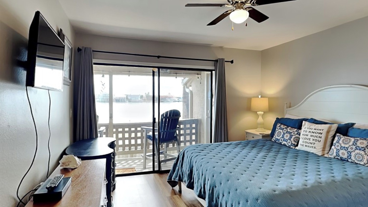Photo of Bedroom in Harbor Oaks