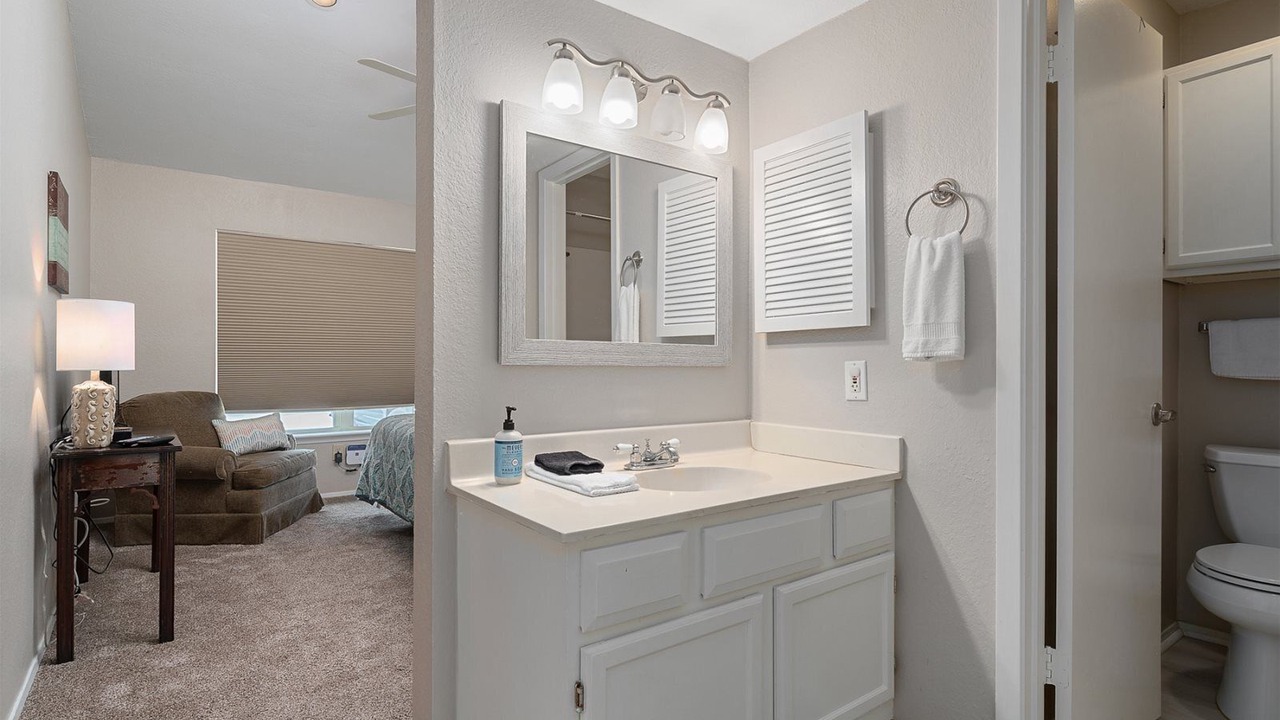 Photo of Bathroom in Harbor Oaks