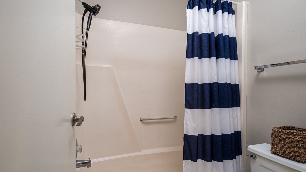 Photo of Bathroom in Harbor Oaks