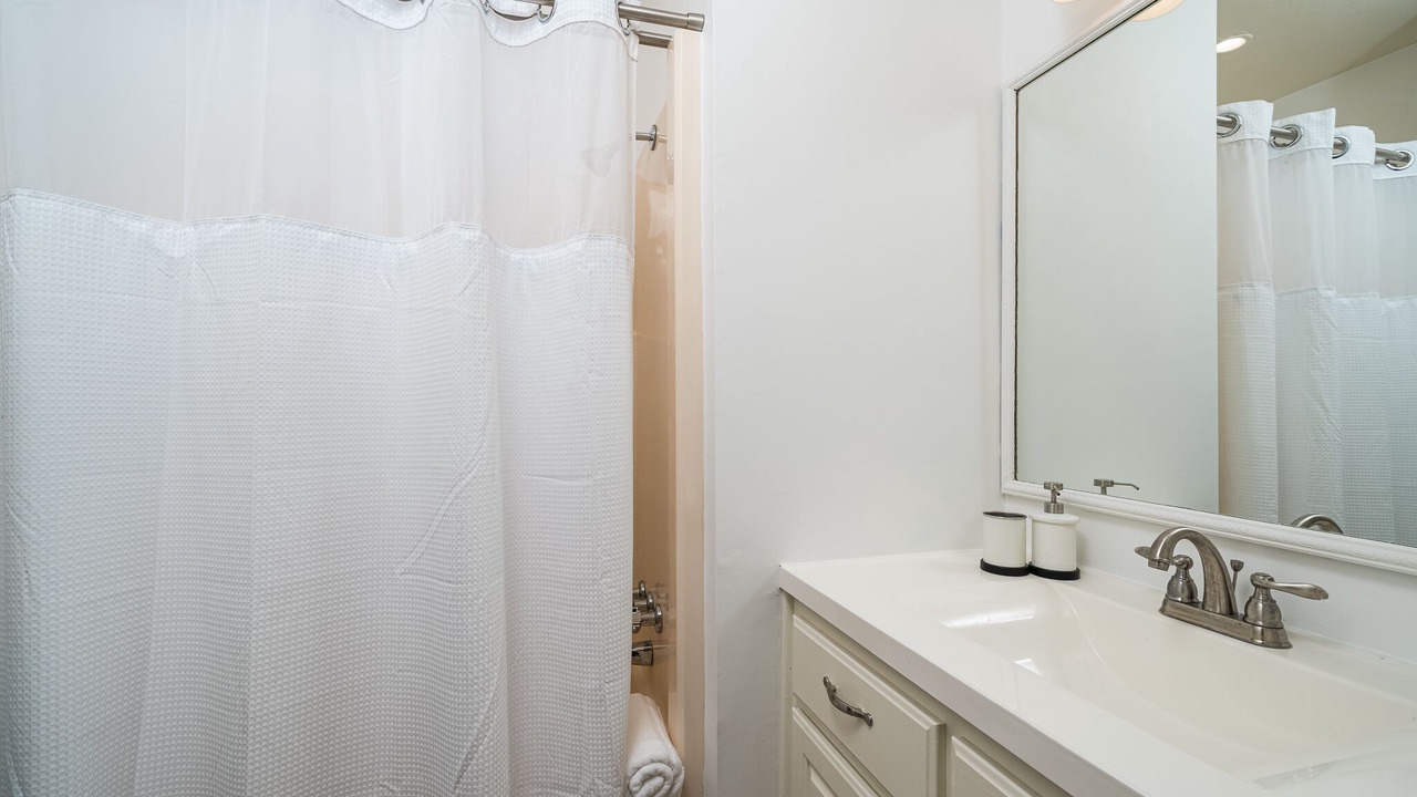 Photo of Bathroom in Harbor Oaks