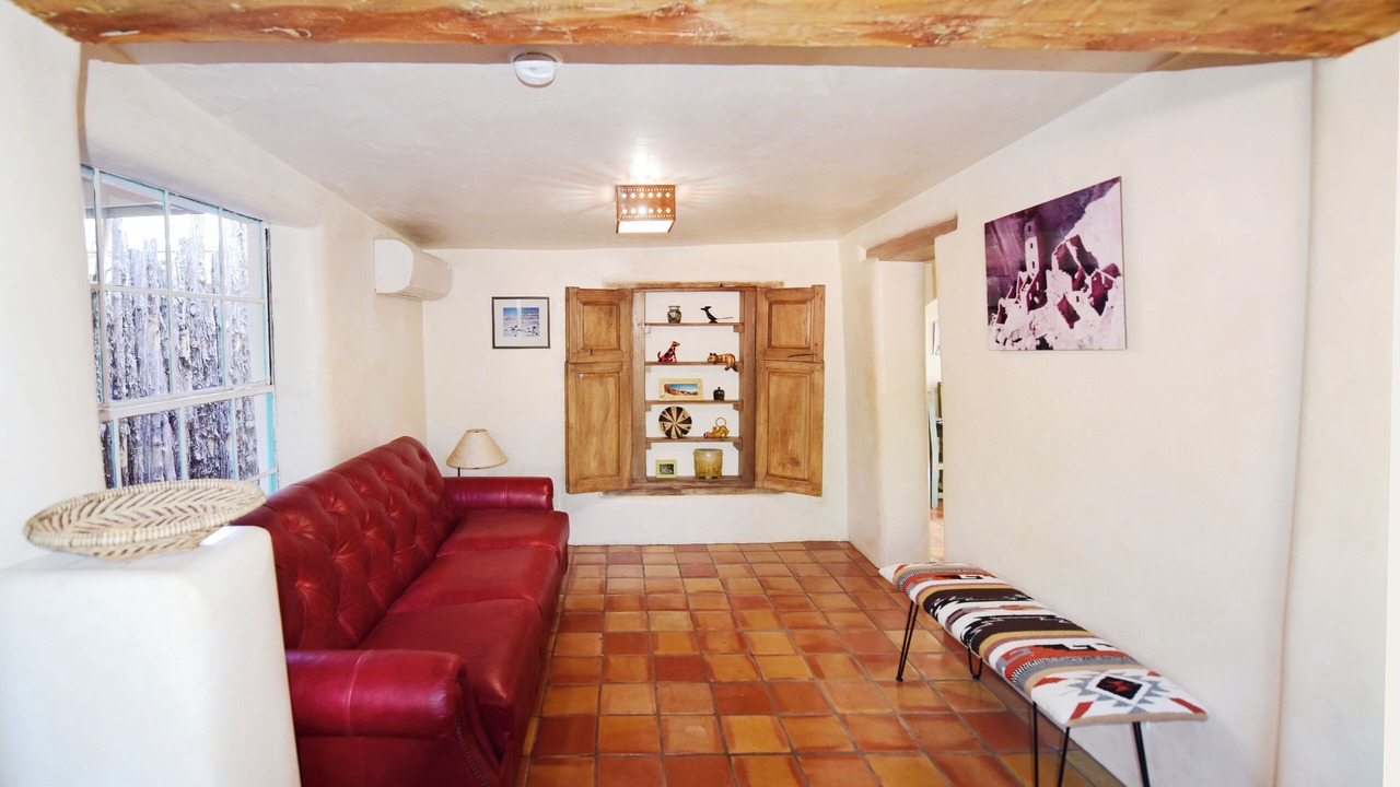 Photo of Livingroom in Historic Eastside