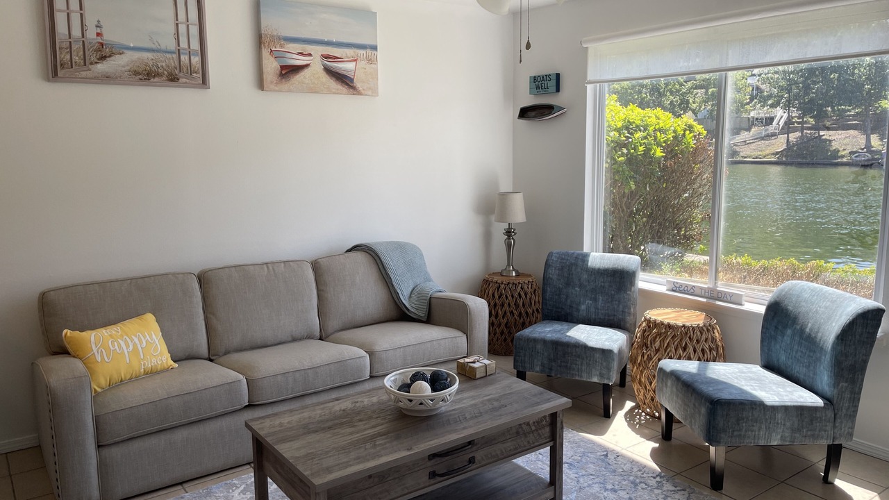 Photo of Livingroom in Mid America