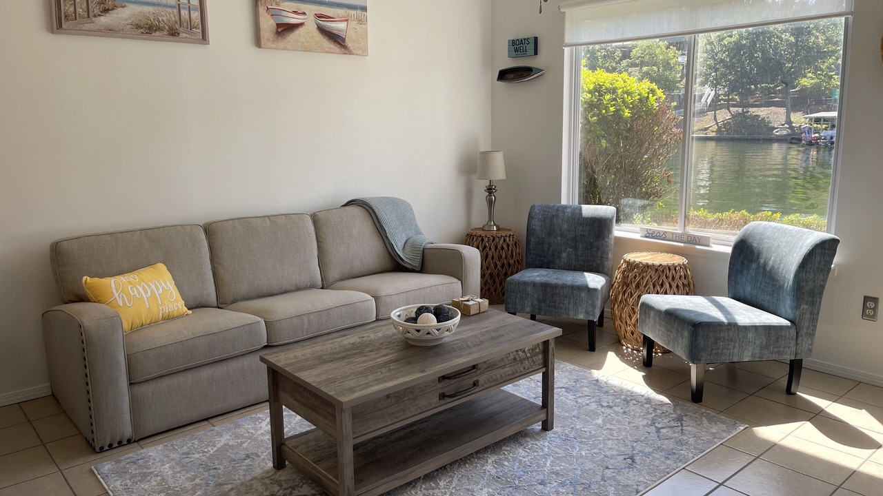 Photo of Livingroom in Mid America