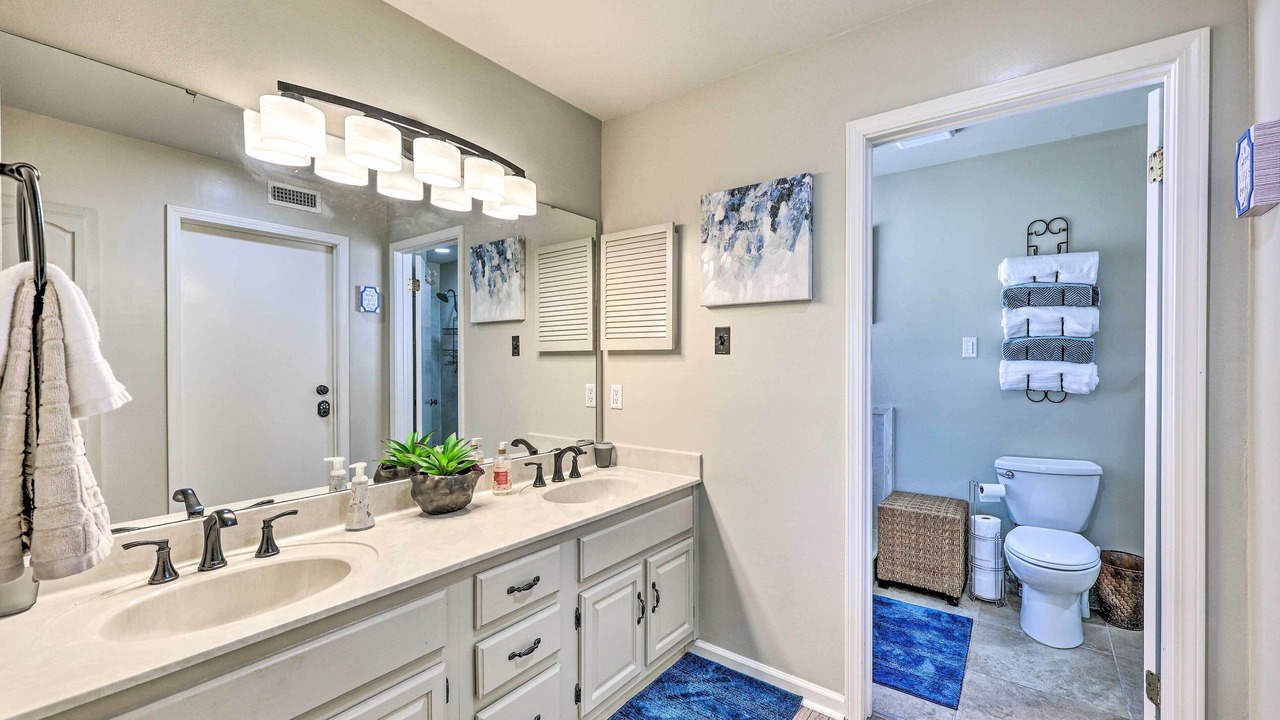 Photo of Bathroom in Lake Hamilton