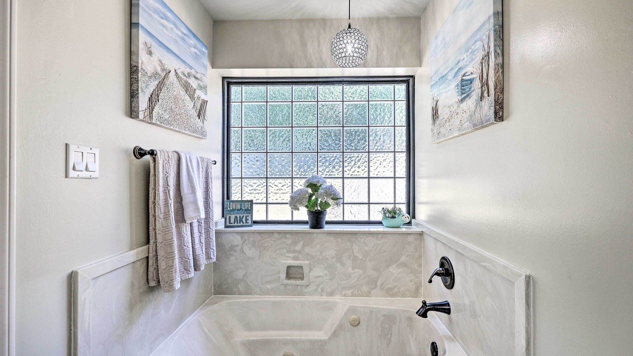 Photo of Bathroom in Lake Hamilton