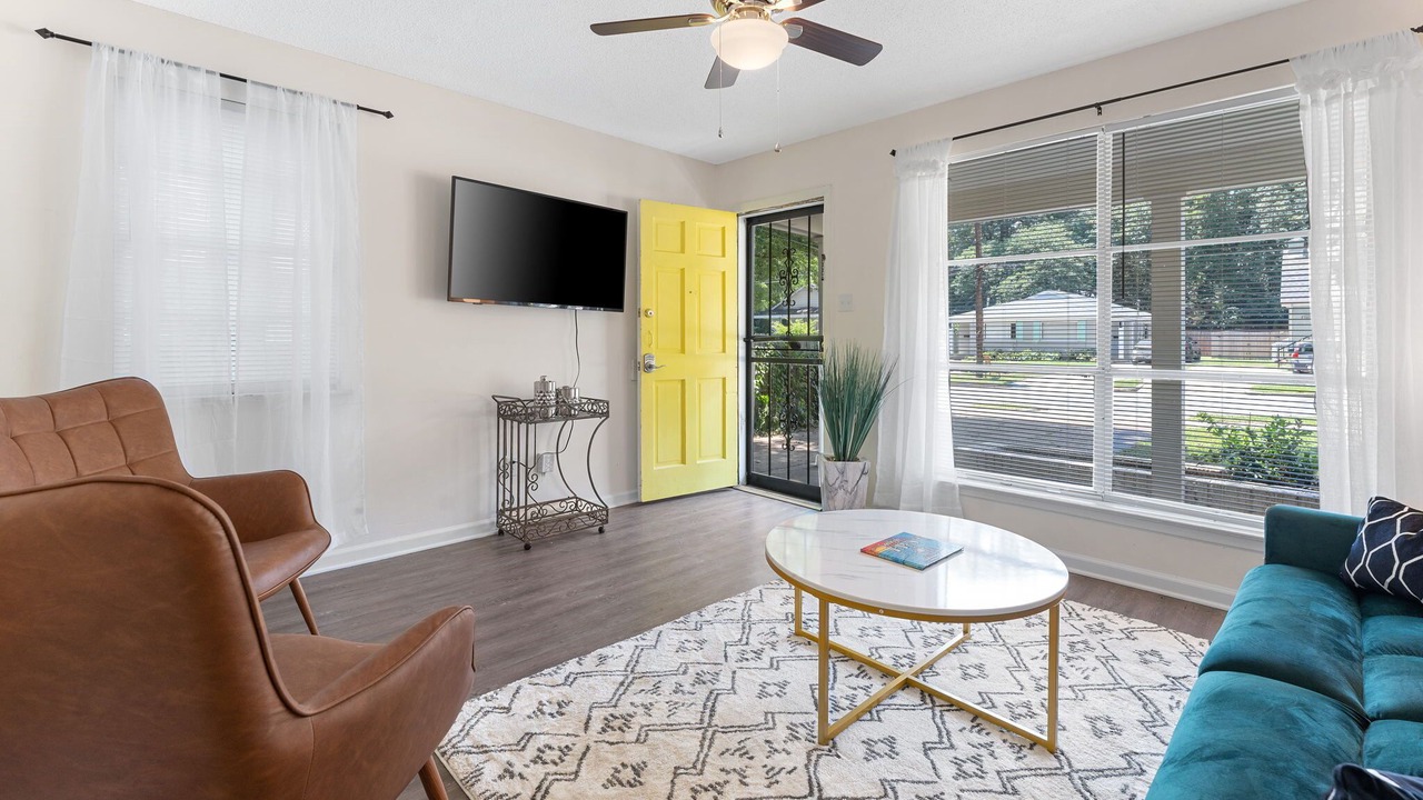 Photo of Livingroom in East Memphis