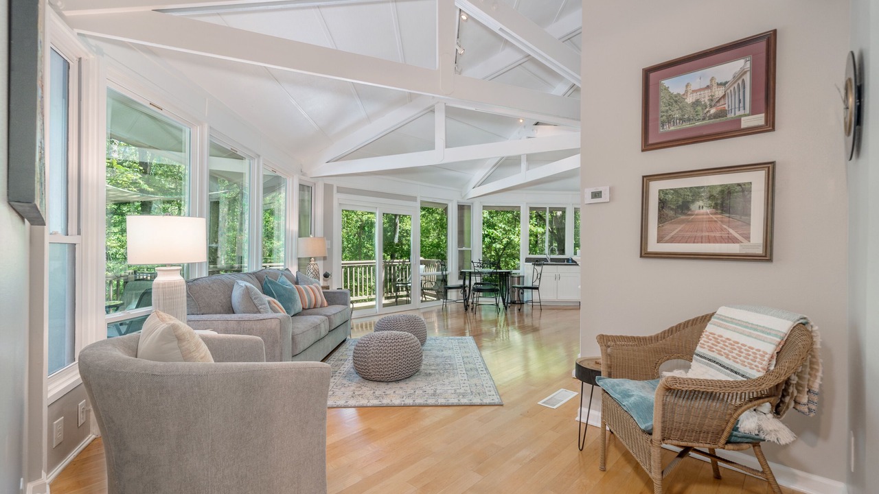 Photo of Livingroom in Jones Mills